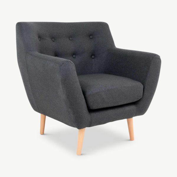 Isabella fauteuil, donkergrijze stof met natuurlijk houten onderstel schuinaanzicht
